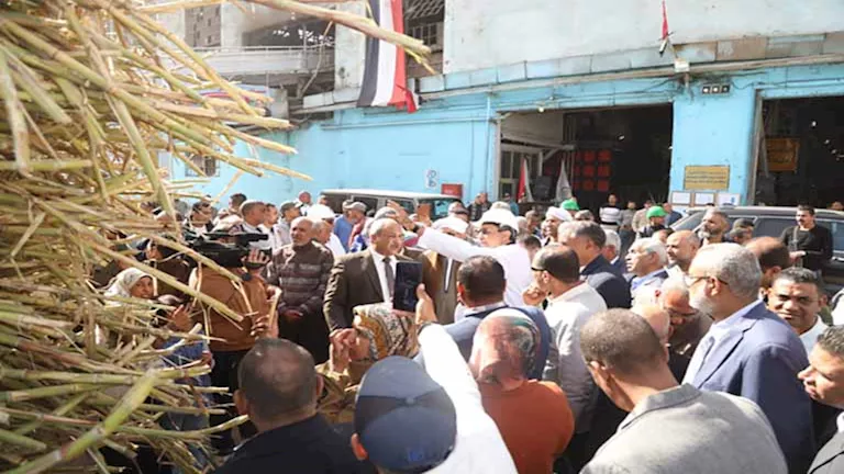 “يا أبو اللبايش يا قصب”.. بداية موسم العصير من قلب مصنع سكر قوص- صور و