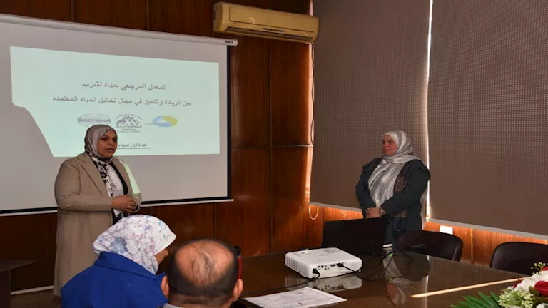 ندوة علمية توعوية تفند الشائعات حول مياه الشرب وتؤكد الإلتزام بالمعايي