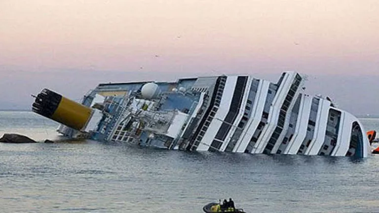 مقتل 18 على الأقل إثر غرق عبارة تقل أكثر من 350 شخصا قبالة سواحل الفلب