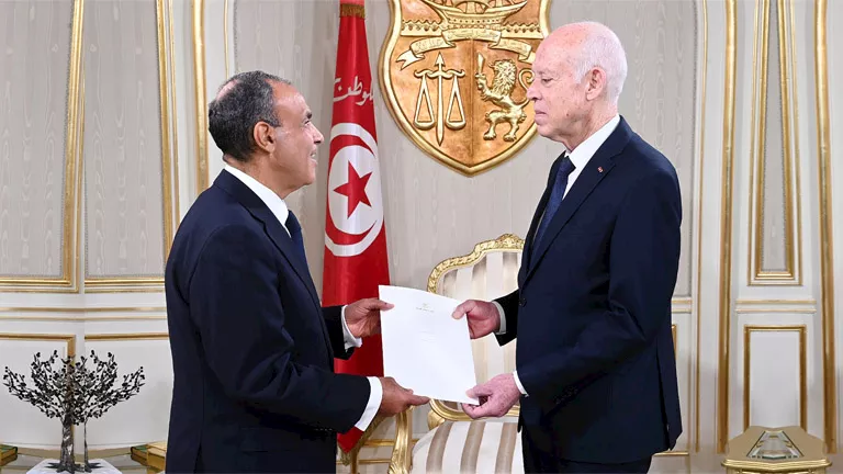 وزير الخارجية يسلّم رسالة خطية من الرئيس السيسي لنظيره التونسي (صور) 