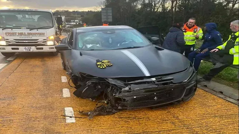 نجم الدوري الإنجليزي يتعرض لحادث سير قبل مواجهة فريقه بدوري الأبطال