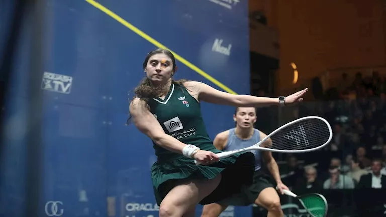نور الشربيني تحتفل بالتأهل إلى نصف نهائي بطولة الأبطال للاسكواش