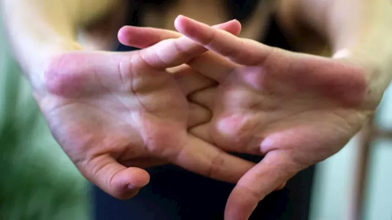  فرقعة الأصابع