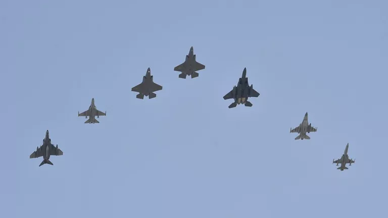 عاجل.. طائرات حربية أمريكية تتجه إلى أذربيجان وسط تصاعد التوتر مع إيران 