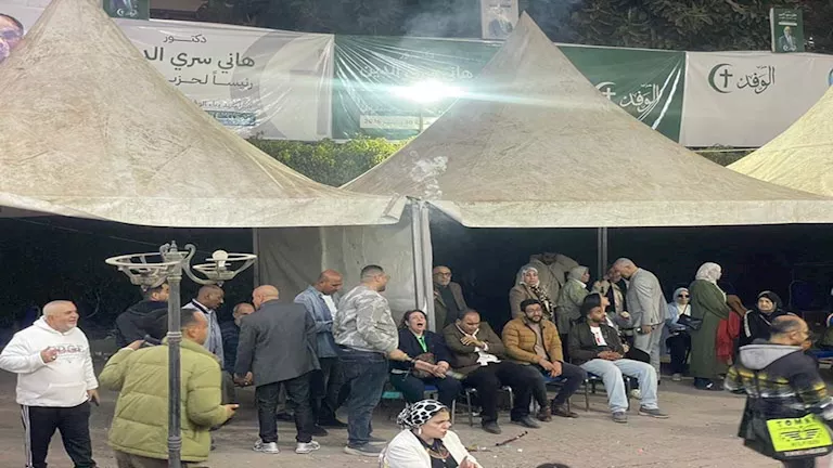 مصر – بالورود.. احتفالات داخل حزب الوفد بعد فوز السيد البدوي برئاسة الحزب