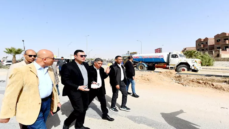 وزير الإسكان يتفقد تطوير ورفع كفاءة الطرق بعدد من مناطق حدائق أكتوبر