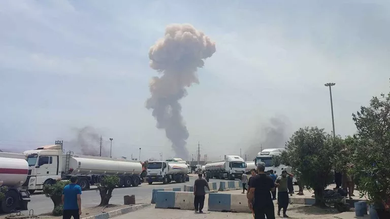 انفجار يهز بندر عباس جنوب إيران.. وإسرائيل تعلّق