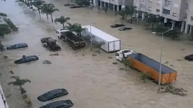 المغرب.. الجيش يتدخل لإنقاذ آلاف العالقين وسط فيضانات شمال غربي البلاد