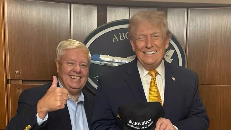 ترامب يرفع شعار “لنجعل إيران عظيمة مرة أخرى” في صورة لافتة