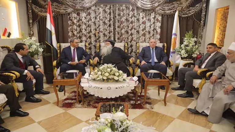 محافظ قنا من مطرانية دشنا: نحن نسيج واحد يجمعه حب الوطن وروح الأخوة