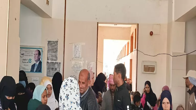 قافلة طبية تعالج 400 مواطن بالمجان في “درب الأربعين” بالوادي الجديد