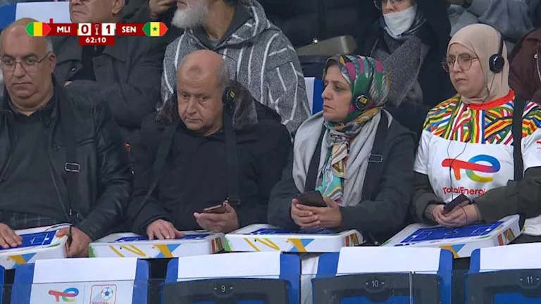 "تقنية جديدة".. كيف يشاهد المكفوفين مباريات كأس أمم أفريقيا؟ 