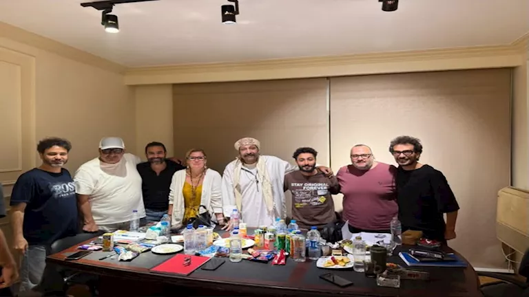 استئناف تصوير فيلم ورا الكنبة (1)