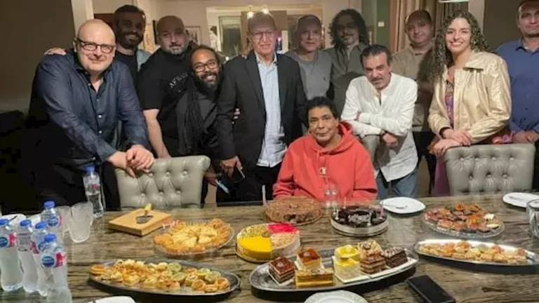 محمد منير يحتفل بعيد ميلاده