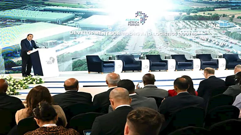 جلسة حول «ممرات التنمية والمسارات اللوجستية» (4)