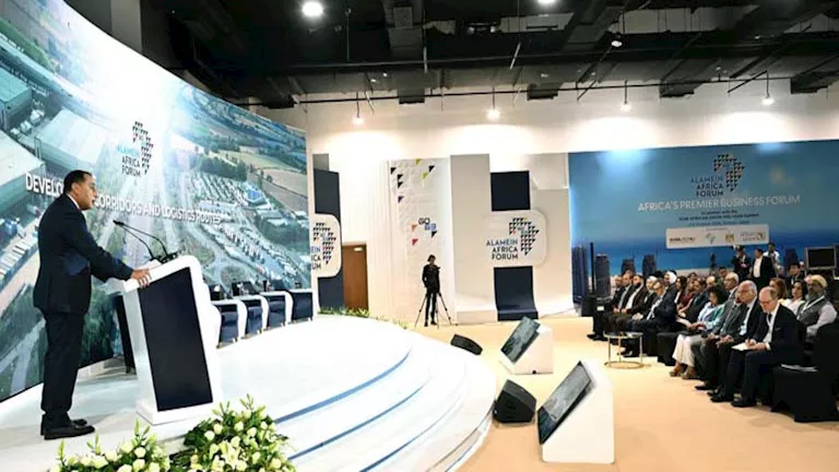 جلسة حول «ممرات التنمية والمسارات اللوجستية» (2)