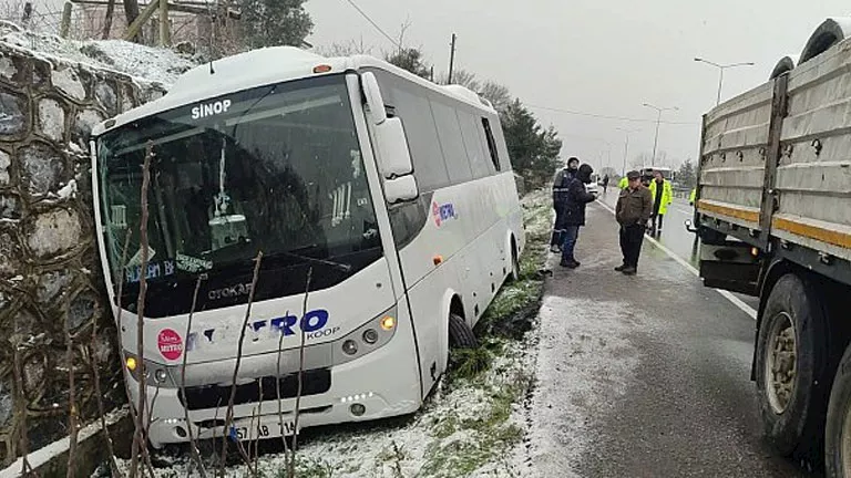 مقتل 9 أشخاص إثر انحراف حافلة ركاب جنوب تركيا