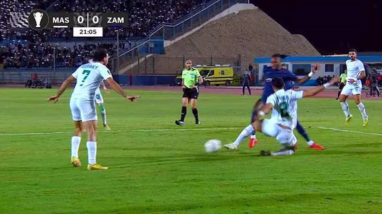 "دعواتكم".. لاعب المصري يكشف تفاصيل إصابته أمام الزمالك بعد بكائه 