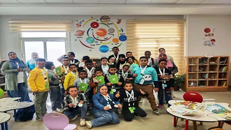 محافظ أسوان يشيد بأداء فرع مكتبة مصر العامة -صور