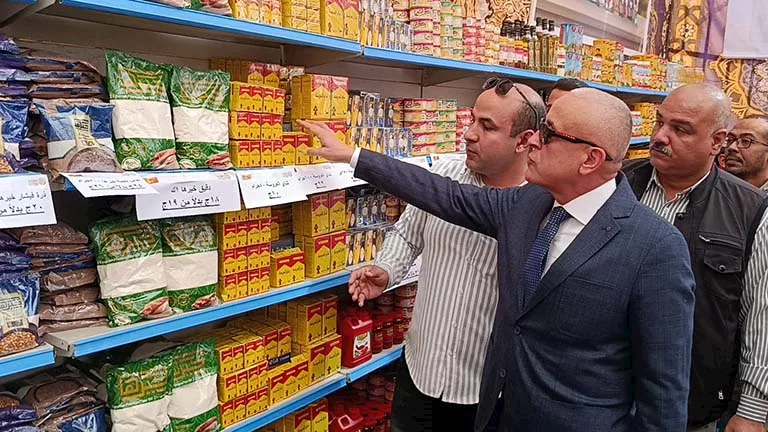 الأقصر تواجه الغلاء.. 9 معارض وتخفيضات 30% (صور)