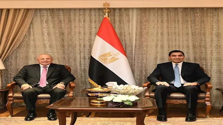 وزير الشباب والرياضة يستقبل رئيس الاتحاد المصري لكرة القدم