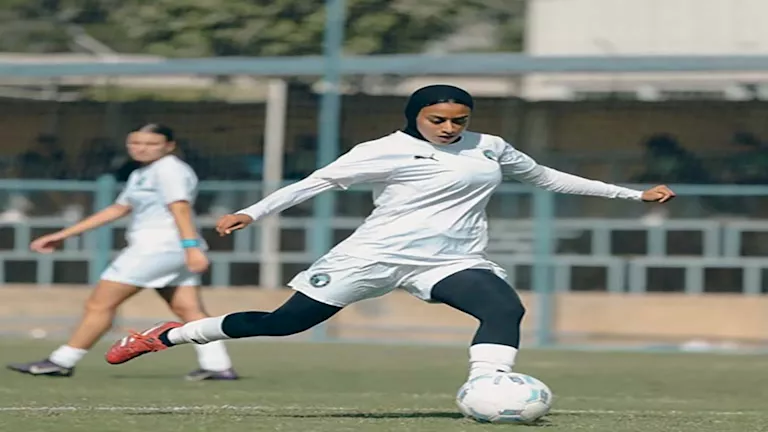 الدورات الرمضانية وكرة القدم النسائية.. ملاعب الحي تتحول لمسرح الأحلام