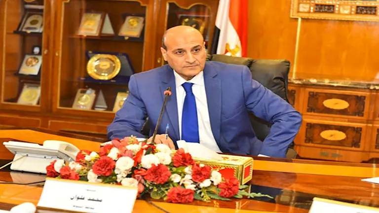 مصر – بالصور – محافظ أسيوط يعقد اجتماعا لمتابعة التقنين والتصالح وسرعة التسوية