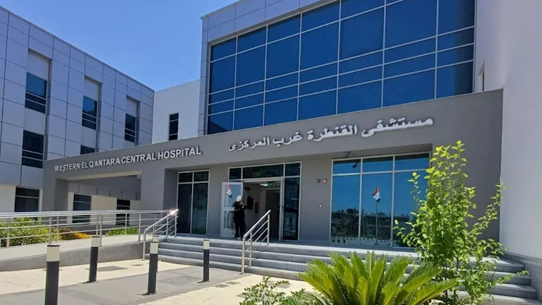 مصر – فريق طبي ينقذ مريضاً من “انسداد السوائل” في عملية جراحية هي الأولى من نوعها في اليمن