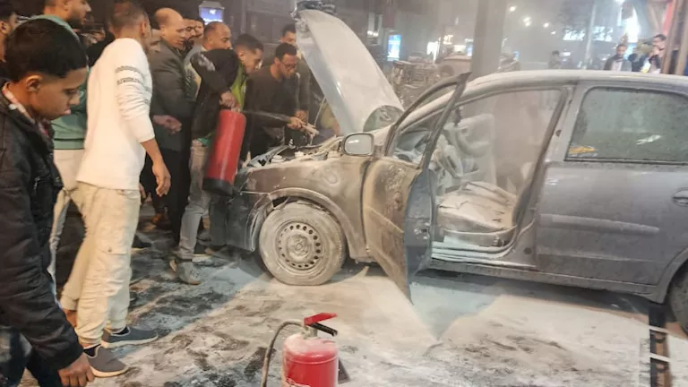 قبل الكارثة.. إخماد حريق سيارة داخل محطة وقود بأسيوط
