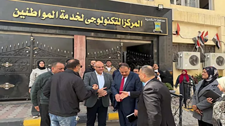 التأمين الصحي وتقطيع المسافات.. توجيهات مهمة لمحافظ الإسكندرية- صور 