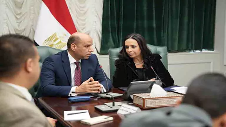 مصر – وزيرة التضامن الاجتماعي تبحث مع وزيرة العمل التعاون في عدد من الملفات