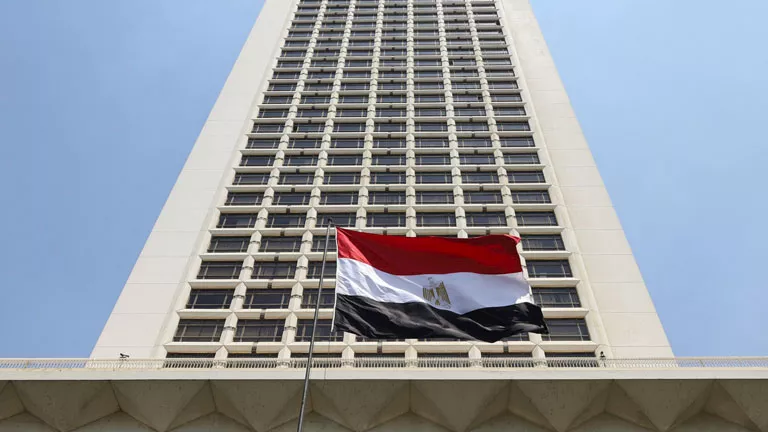 مصر تتابع بقلق التصعيد العسكري في المنطقة وتدين استهداف دول عربية