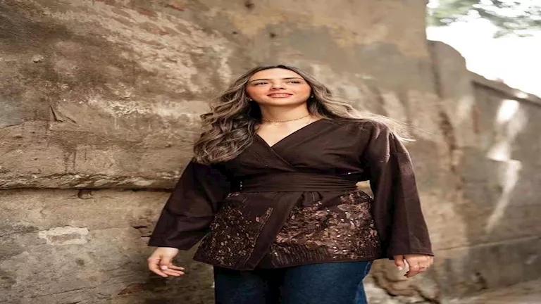 10 صور جديدة لتمارا نادر السيد ووالدها يعلق