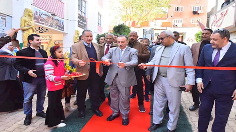 محافظ أسيوط يفتتح معرض تدوير الرواكد بمدرسة أبوتيج المهنية (صور) 