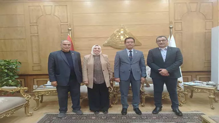 مصر – تنسيق بين جامعة بنها وصيادلة القليوبية لإنشاء كلية الصيدلة (صور)