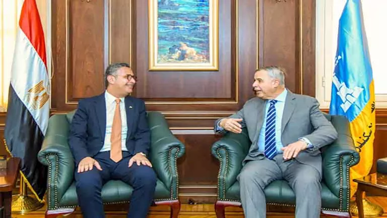 لافتتاح عدد من المشروعات.. محافظ الإسكندرية يستقبل وزير التموين (صور)