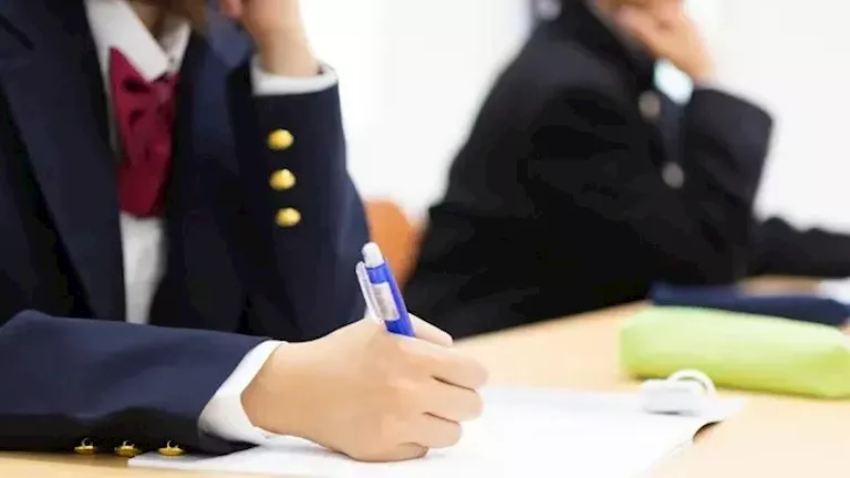 أولياء أمور الشهادات الدولية يشكون من قرار إضافة 20% لمواد التاريخ وال