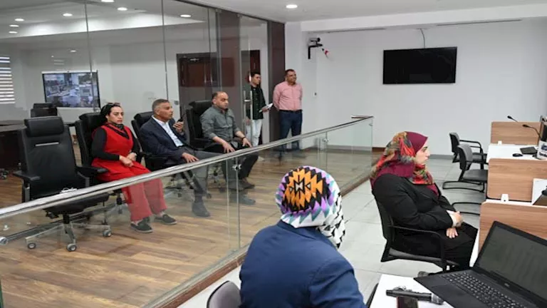 محافظ جنوب سيناء يتابع تطبيق التعريفة الجديدة بالمدن عبر غرفة العمليات