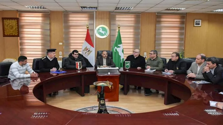 محافظ الشرقية يعتمد أجرة التاكسي والسرفيس