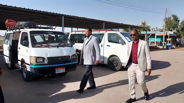 مصر – متابعة حركة سيارات الأجرة بالوادي الجديد بعد رفع أسعار الوقود