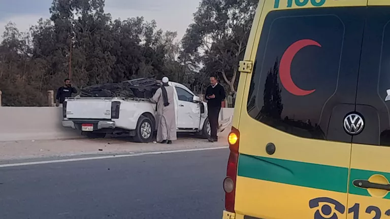 إصابة 4 أشخاص في حادث على طريق السويس الإسماعيلية