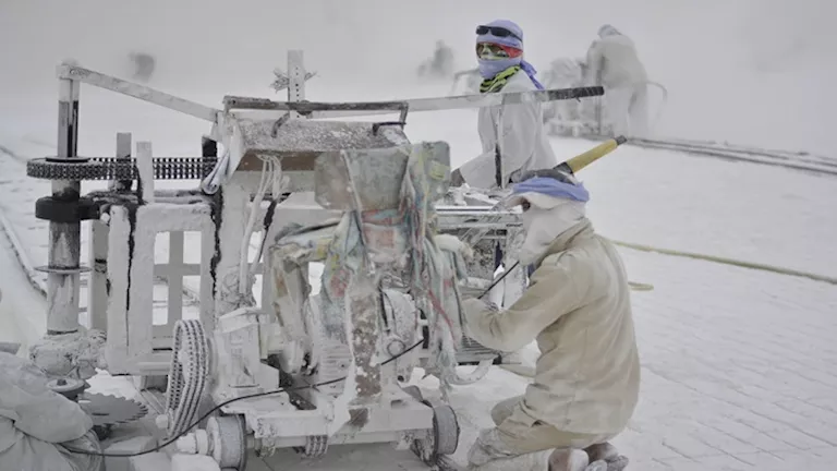 مصر – “رئة حجرية”.. ماذا يحدث داخل محاجر المنيا البيضاء؟ (صورة)