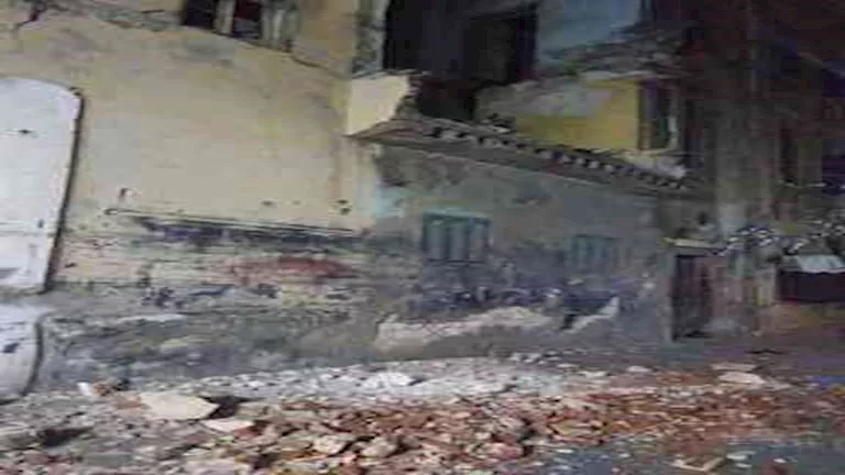 انهيار أجزاء من عقار في الإسكندرية.. والمحافظة: إصابة شخصين من المارة-