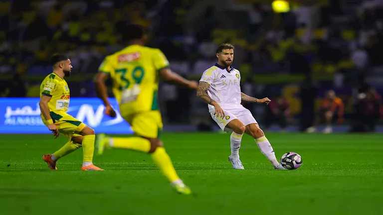 “يقترب من رقم تاريخي”.. النصر يكتسح الخليج بخماسية ويواصل صدارة دوري ر