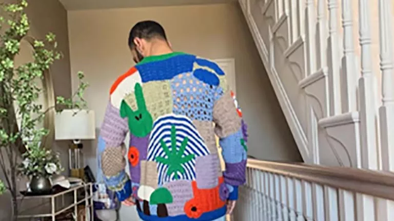 رقم ضخم.. كم يبلغ سعر تيشرت محمد صلاح المثير للجدل؟