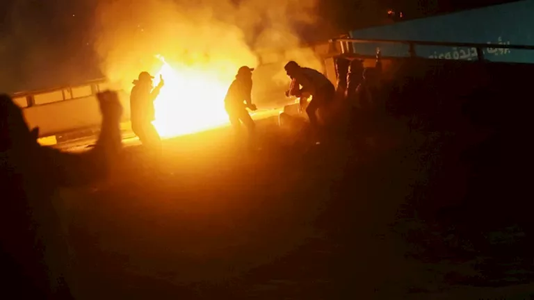 صواريخ تضرب “مطار بغداد” وتستهدف مركزًا دبلوماسيًا أمريكيًا