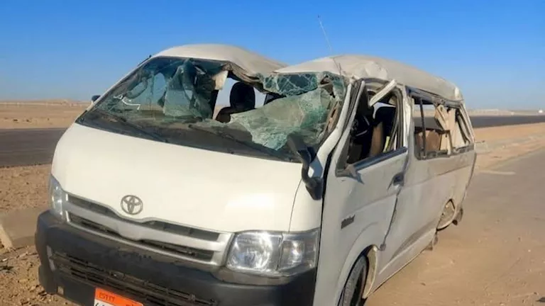 إصابة 12 في حادث مروري بطريق القاهرة- السويس