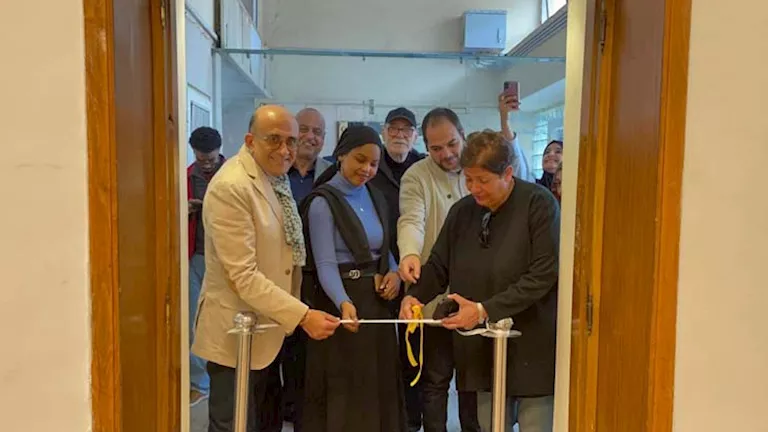 افتتاح المعرض الفني الأول للطلاب الوافدين بجامعة العاصمة بمشاركة طلاب