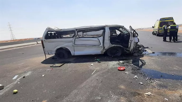 16 مصابًا في انقلاب ميكروباص على طريق الإسكندرية الصحراوي