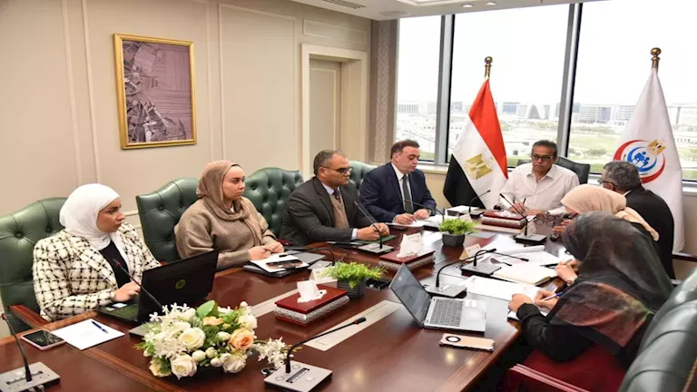 مصر – «الصحة»: تسريع تنفيذ 17 مشروعاً قومياً ودفع التحول الرقمي في المحافظات